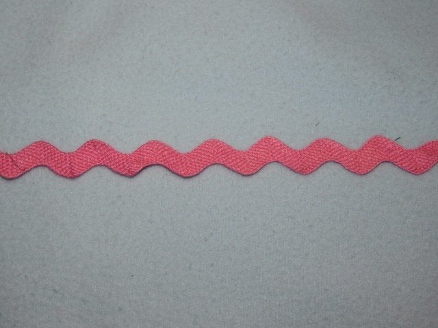 2 meter vintage roze zigzagband 2 cm breed NIEUW, Ophalen of Verzenden, Nieuw, Lint, Band of Elastiek