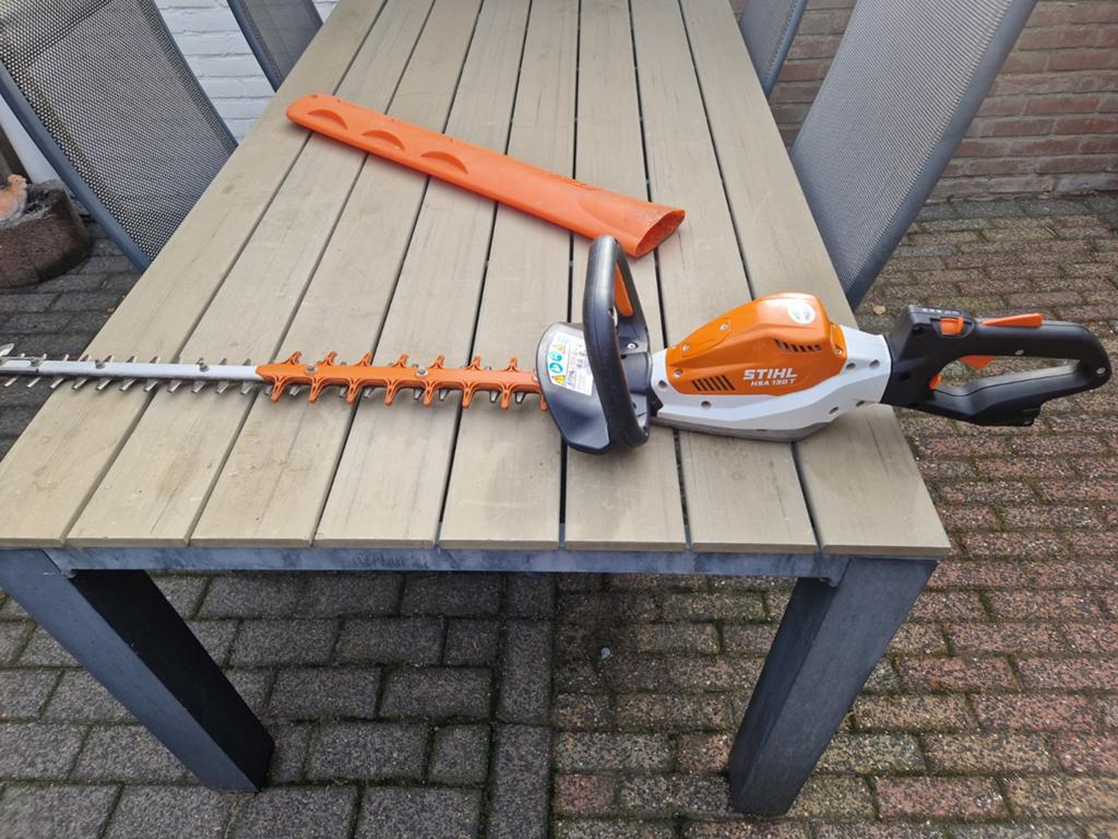 Nette stihl hsa 130 T bouwjaar 09-2023. Zeer weinig gebruikt, Ophalen, Zo goed als nieuw, Accu, Stihl