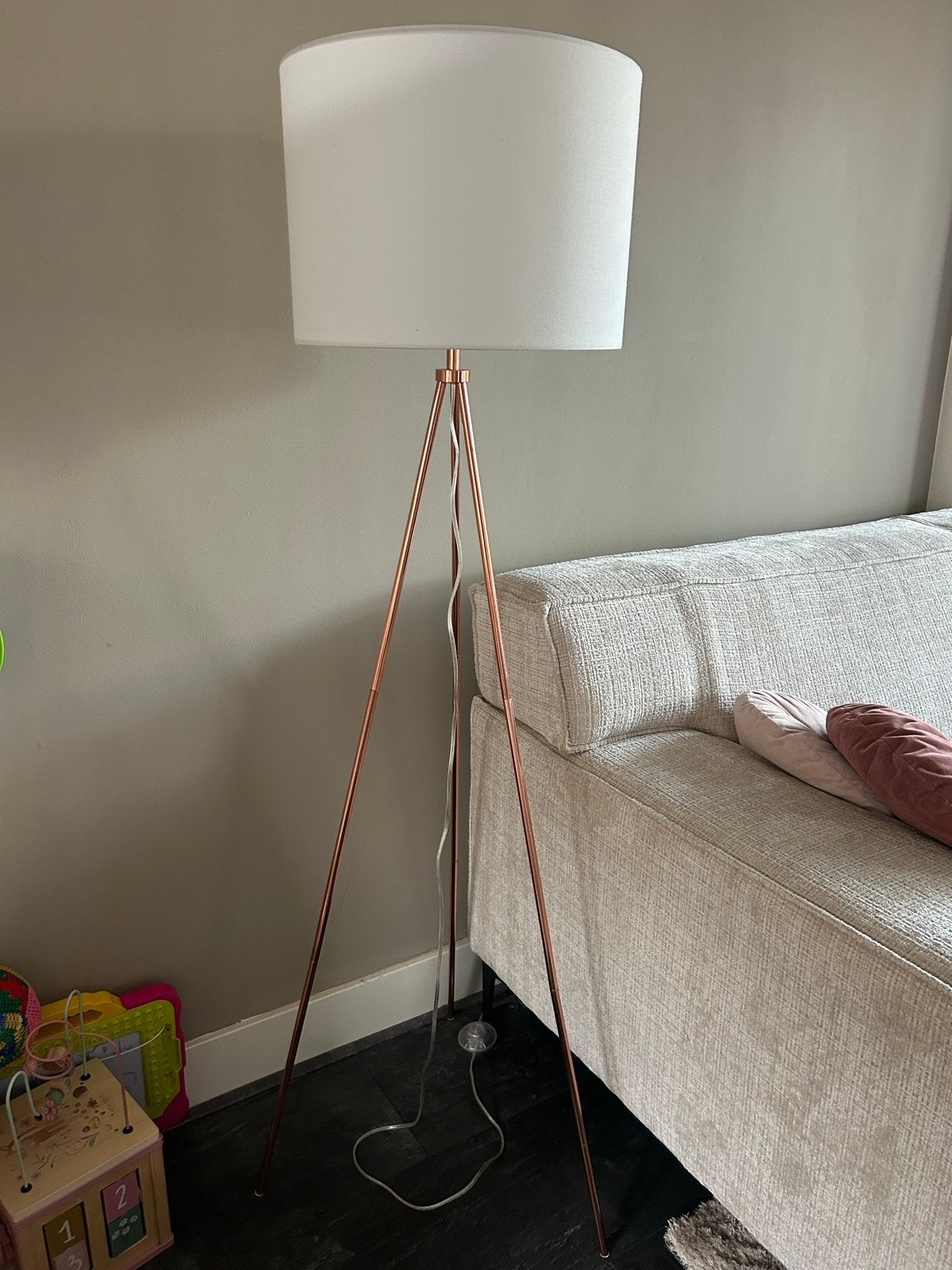 Staande lamp rosé goud met witte kap, Ophalen, Gebruikt, E27 (groot), Metaal