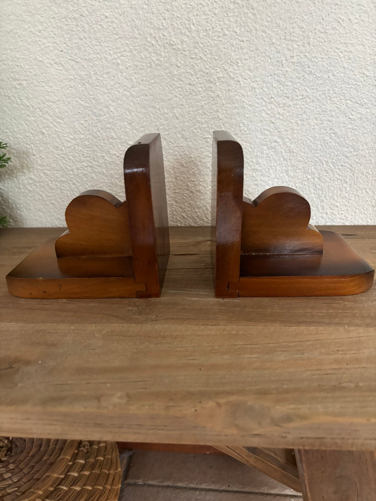 2 houten boekensteunen, Ophalen of Verzenden, Gebruikt