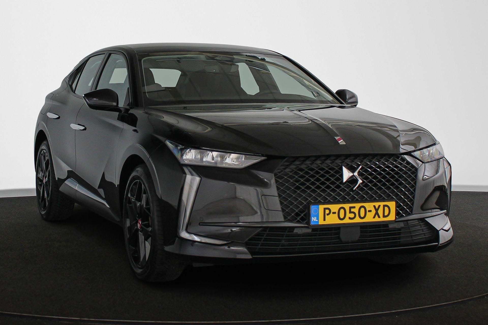DS 4 1.2 PureTech Performance Line Trekhaak Camera Apple Car, Auto's, 1328 kg, Gebruikt, 1199 cc, Zwart
