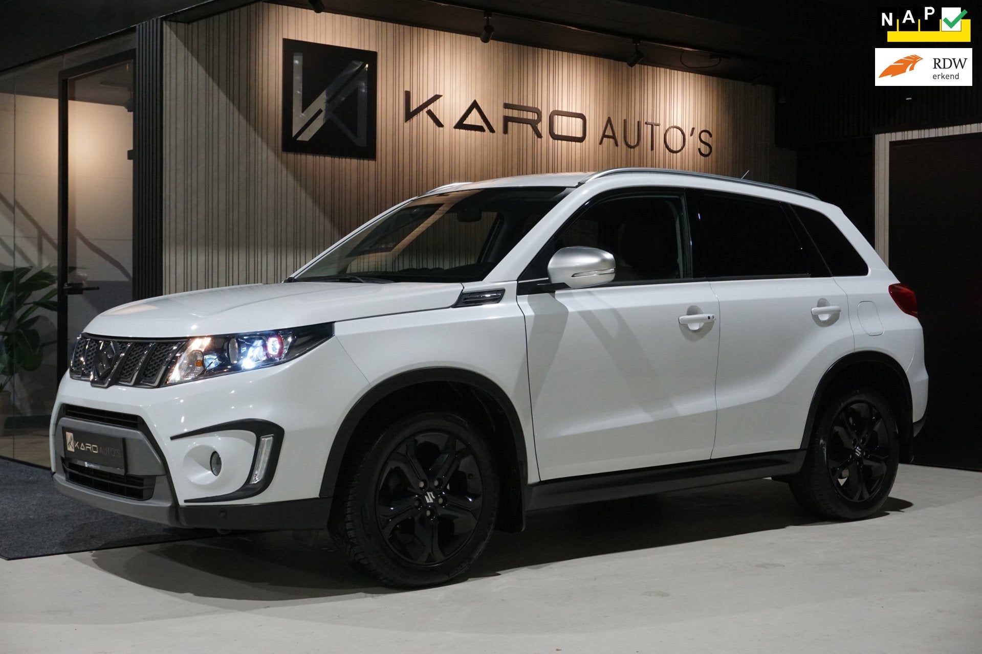 Suzuki Vitara 1.4 S Sport Led Carplay Navi Leer Cam Keyless, Auto's, Voorwielaandrijving, Gebruikt, 4 cilinders, 400 kg