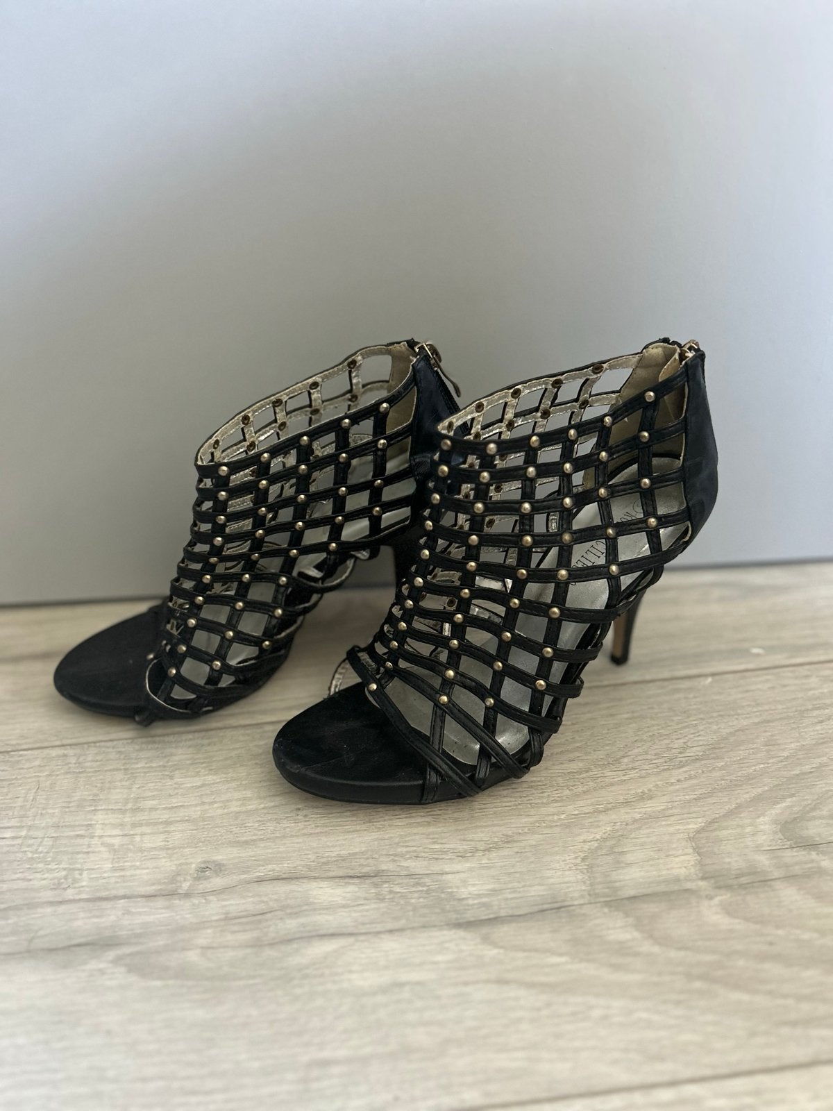 Rosso Ciliegio Zwarte Hakken met Studs Maat 37, Kleding | Dames, Verzenden, Gedragen, Zwart, Schoenen met hoge hakken