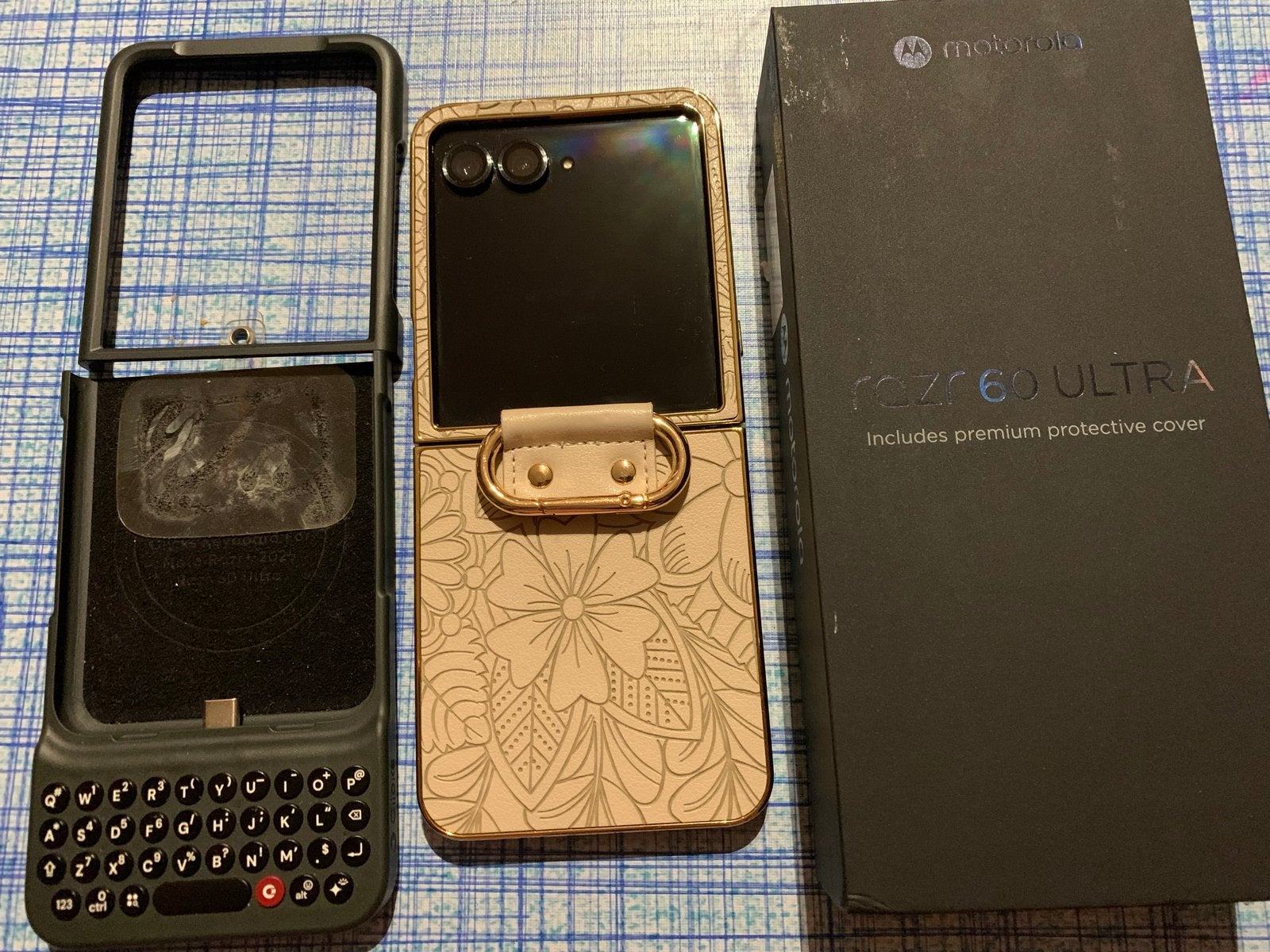 Motorola razr 60 ultra 5g met hoesjes, Telecommunicatie, Overige modellen, Ophalen of Verzenden, Zo goed als nieuw, 6 megapixel of meer
