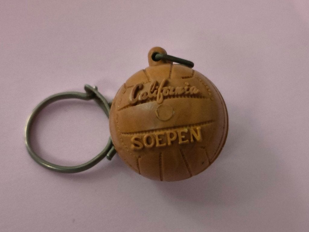 Voetbal California soepen sleutelhanger(lichtbruin), Verzamelen, Ophalen of Verzenden, Zo goed als nieuw, Merk