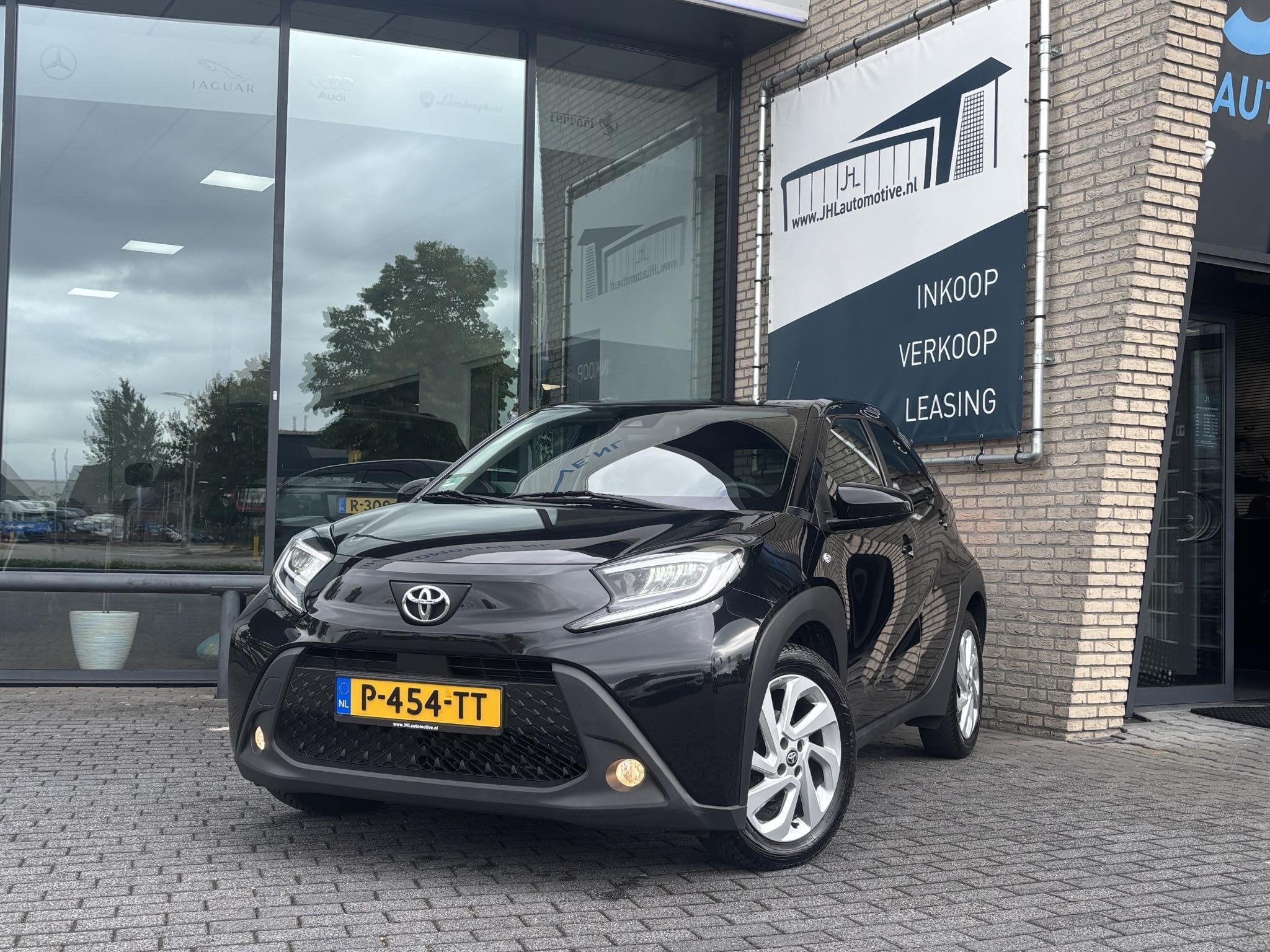 Toyota Aygo X FIRST*ACC*CAMERA*ECC*CARPLAY*5-DEURS*NAP*LM-VE, Auto's, Stof, Gebruikt, 920 kg, 4 stoelen