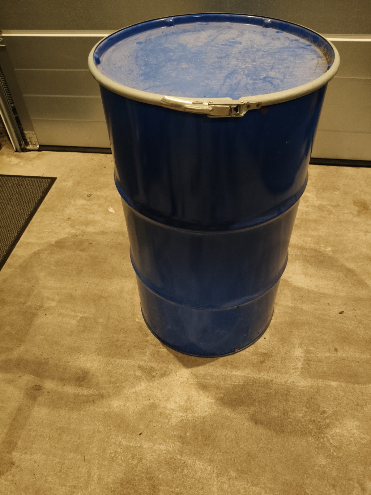 Blauwe metalen vat, hoogte 89x48 cm, Ophalen