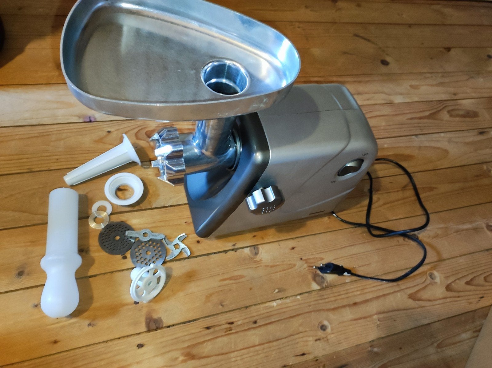 Vleesmolen met diverse opzetstukken - Zo goed als nieuw, Minder dan 1 liter, Ophalen, Zo goed als nieuw, 1 snelheid