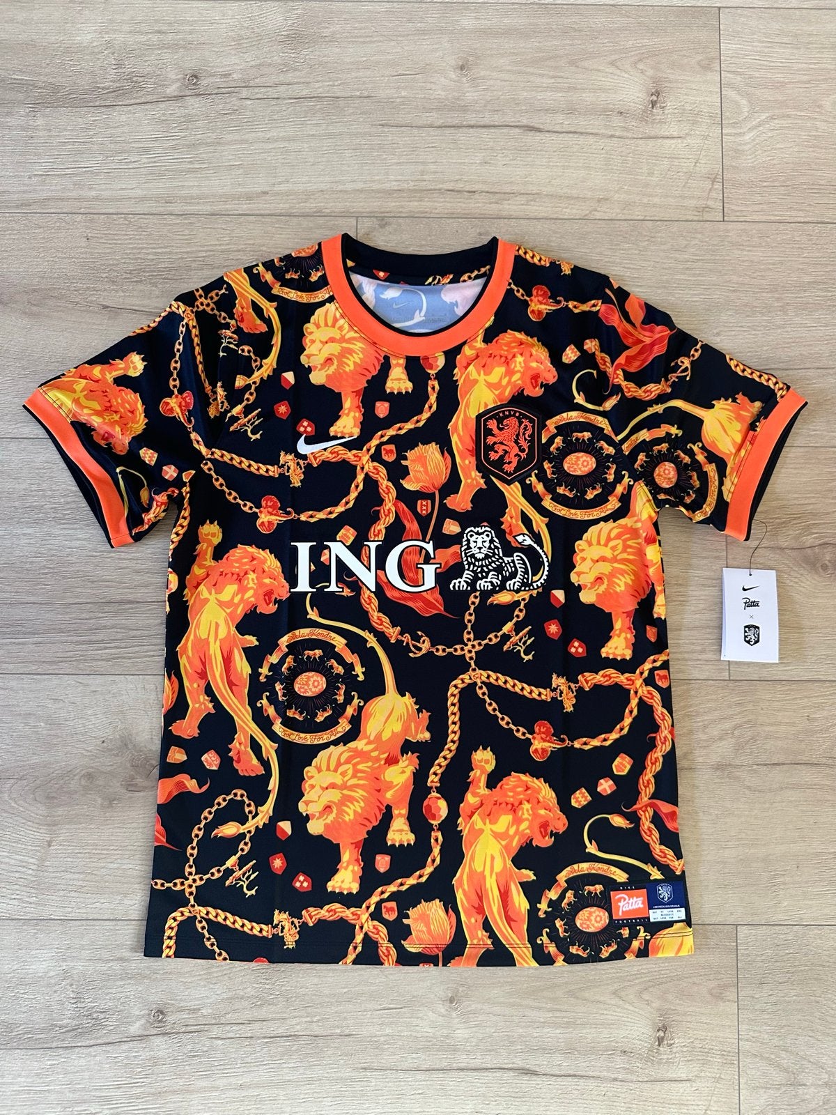 Nike Patta x KNVB Voetbalshirt Oranje Leeuwen Maat L, Kleding | Heren, T-shirts, Ophalen of Verzenden, Nieuw, Maat 52/54 (L), Zwart