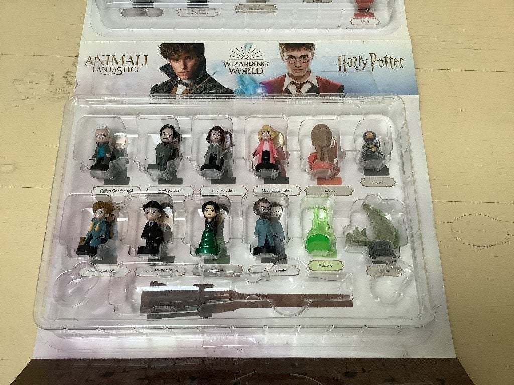 Harry Potter koffer Animali Fantastici 24 figuurtjes, Ophalen of Verzenden, Zo goed als nieuw, Actiefiguurtje