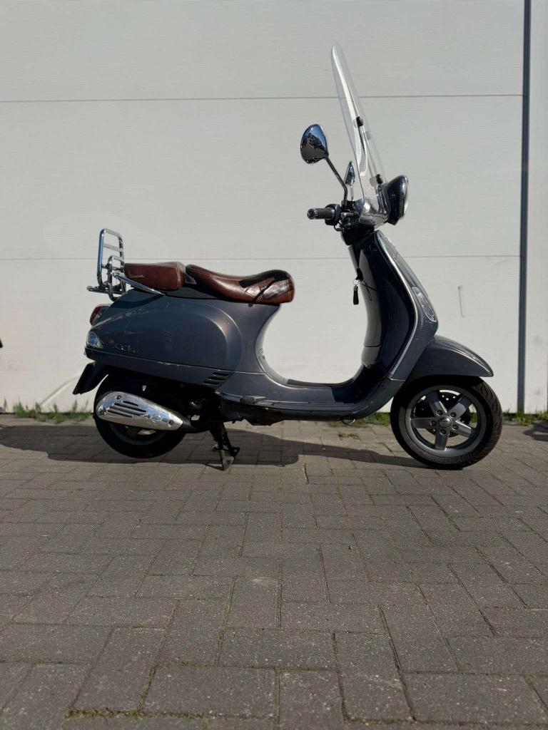 Vespa LXV 45KM 2T