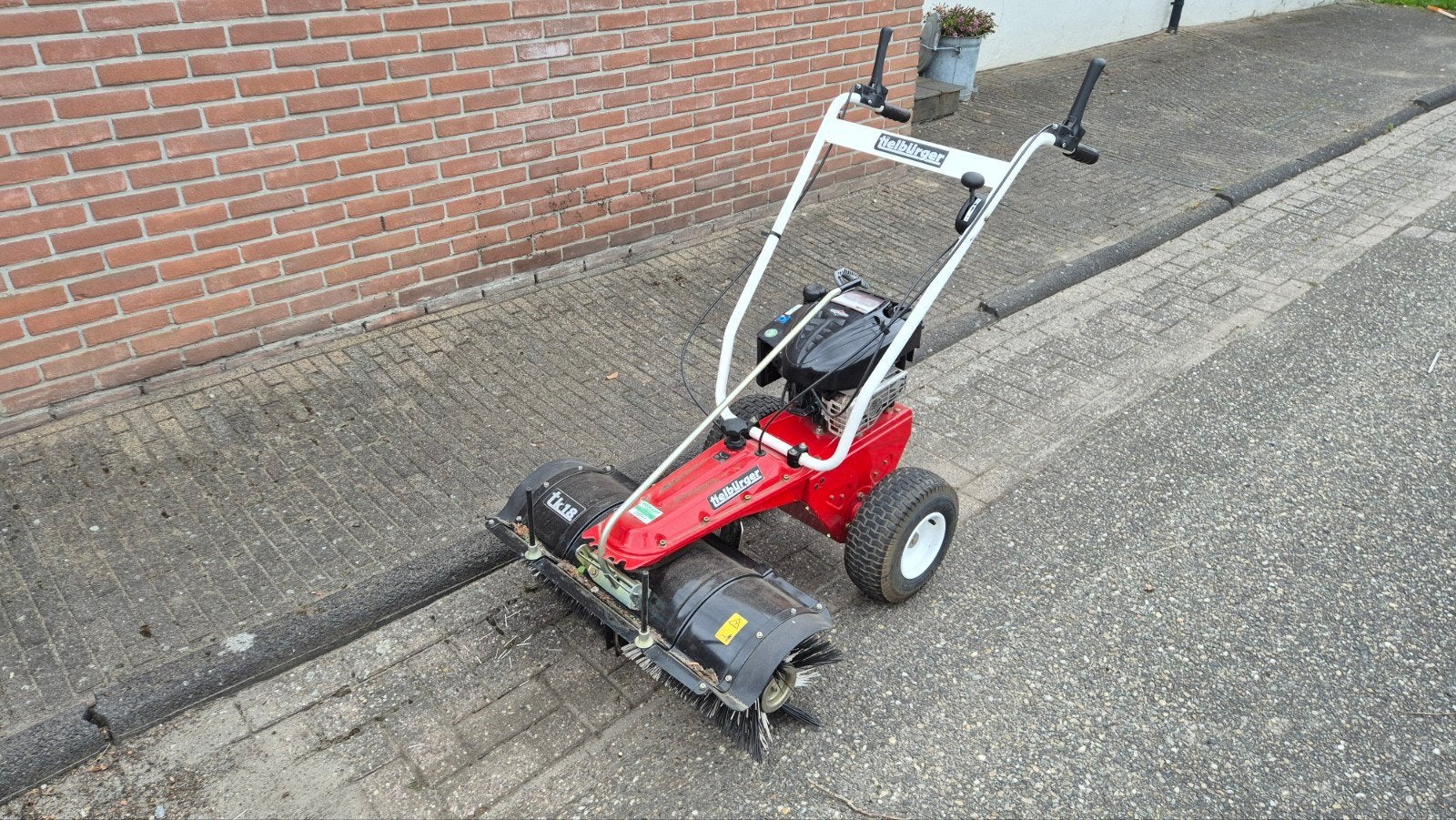 Te huur: Tielbürger TK18 rolbezem / veegmachine (€30 p.d.), Ophalen