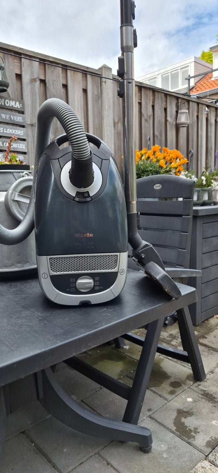Nette miele stofzuiger 2200watt, Ophalen of Verzenden, Zo goed als nieuw, 1200 tot 1600 watt
