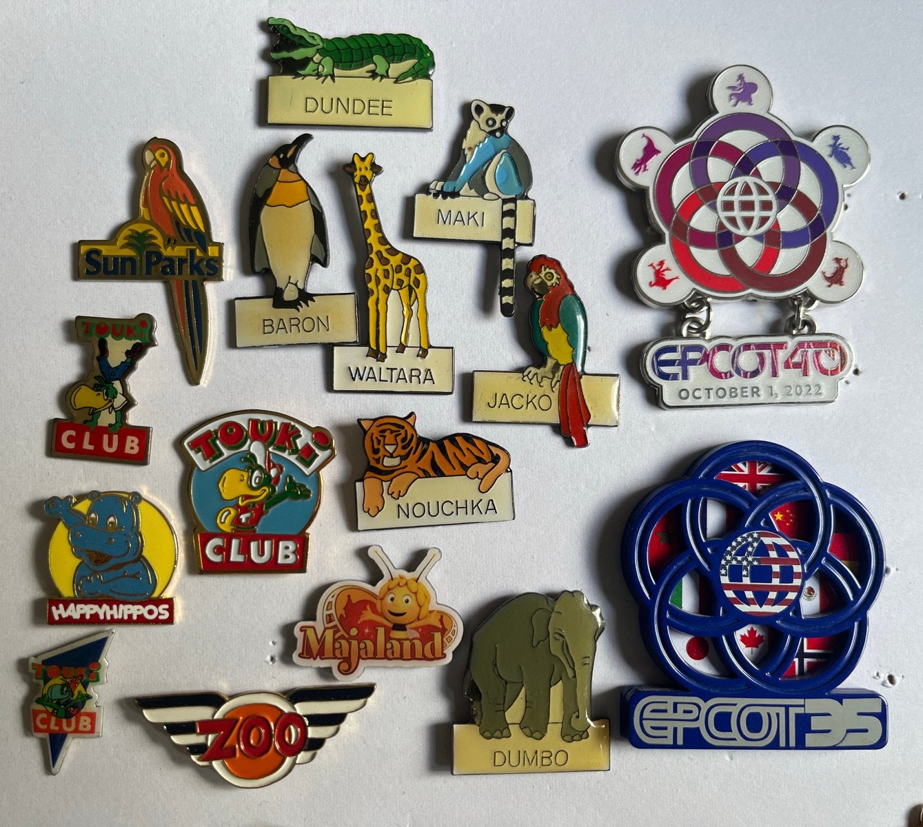 Diverse verzameling pins: pretpark dierentuin, Gebruikt, Ophalen of Verzenden, Speldje of Pin, Nvt