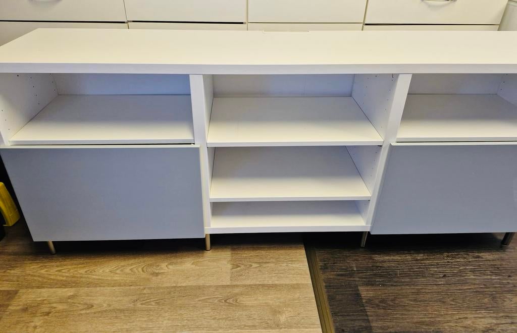 Modern wit dressoir met opbergruimte, Huis en Inrichting, Kasten | Dressoirs, Overige materialen, 150 tot 200 cm, Ophalen of Verzenden