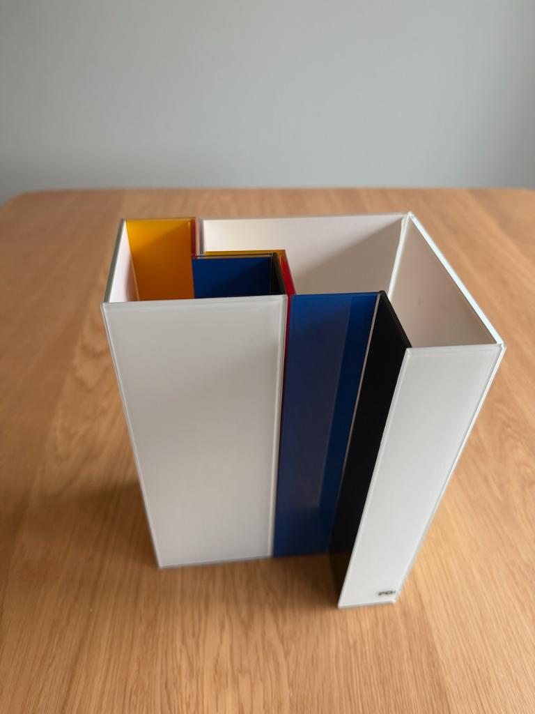 Design Vaas: Mondiaan Line Up Vase, NIEUW in doos, Huis en Inrichting, Woonaccessoires | Vazen, Ophalen, Nieuw, Overige kleuren