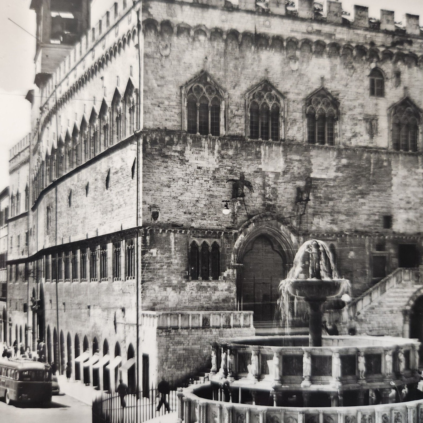 Echte foto/ Kaart Perugia - Palazzo Comunale, Verzenden, 1940 tot 1960, Ongelopen, Italië