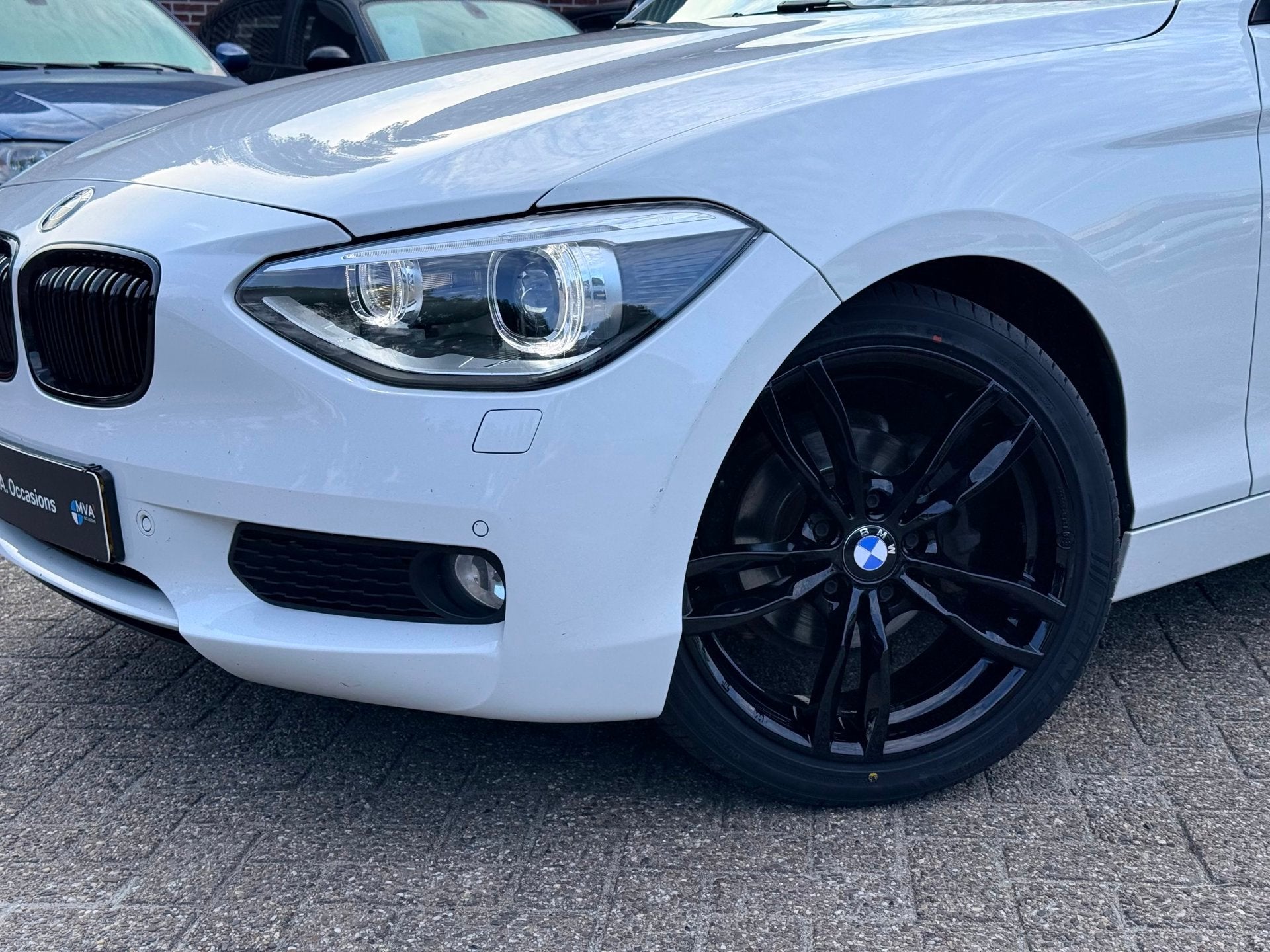 BMW 1-serie 116i Business+ Automaat|Nieuwe Ketting + Klepsea, Auto's, BMW, Euro 5, Gebruikt, Zwart, 4 cilinders