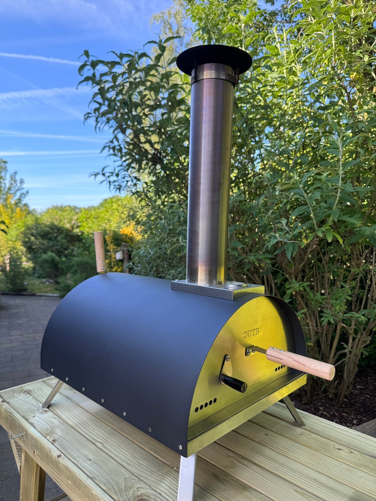 OUTR pizzaoven, hout of pelletkorels gestookt., Tuin en Terras, Pizzaovens, Ophalen, Zo goed als nieuw