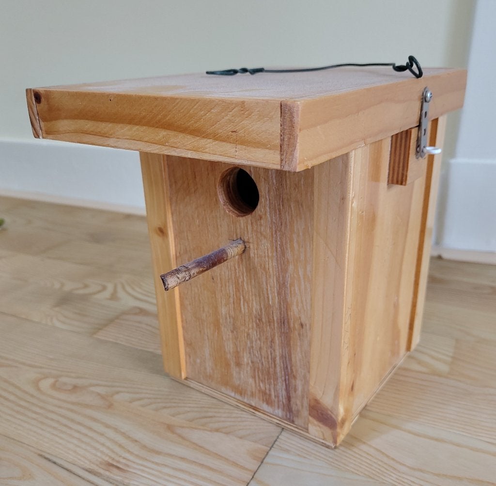 Vogelhuisje handgemaakt blank gelakt hout met plat dak nieuw, Ophalen of Verzenden, Nieuw