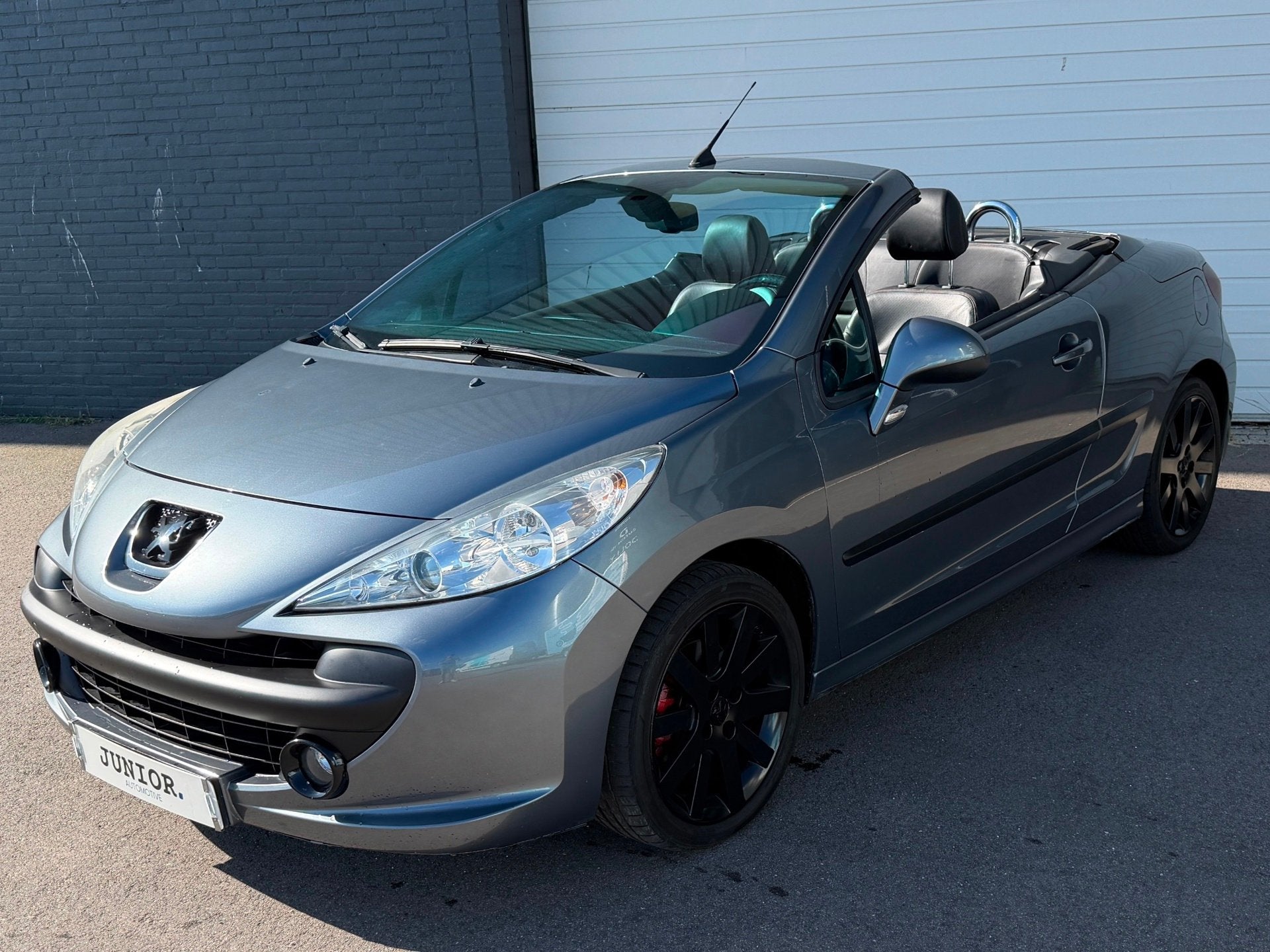 Peugeot 207 CC 1.6-16V T Sport CARPLAY/LEDER/CRUISE/CLIMA/ST, Gebruikt, Zwart, 4 cilinders, 4 stoelen