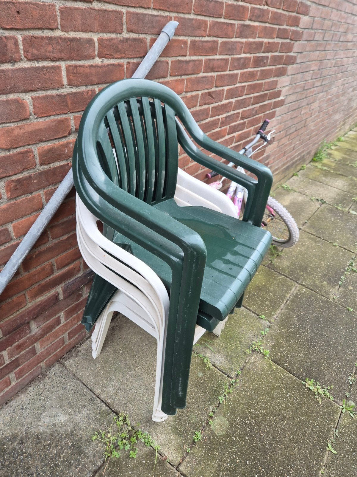 Stapelbare tuinstoelen van kunststof (groen en wit), Tuin en Terras, Ophalen, Gebruikt, Kunststof, Stapelbaar