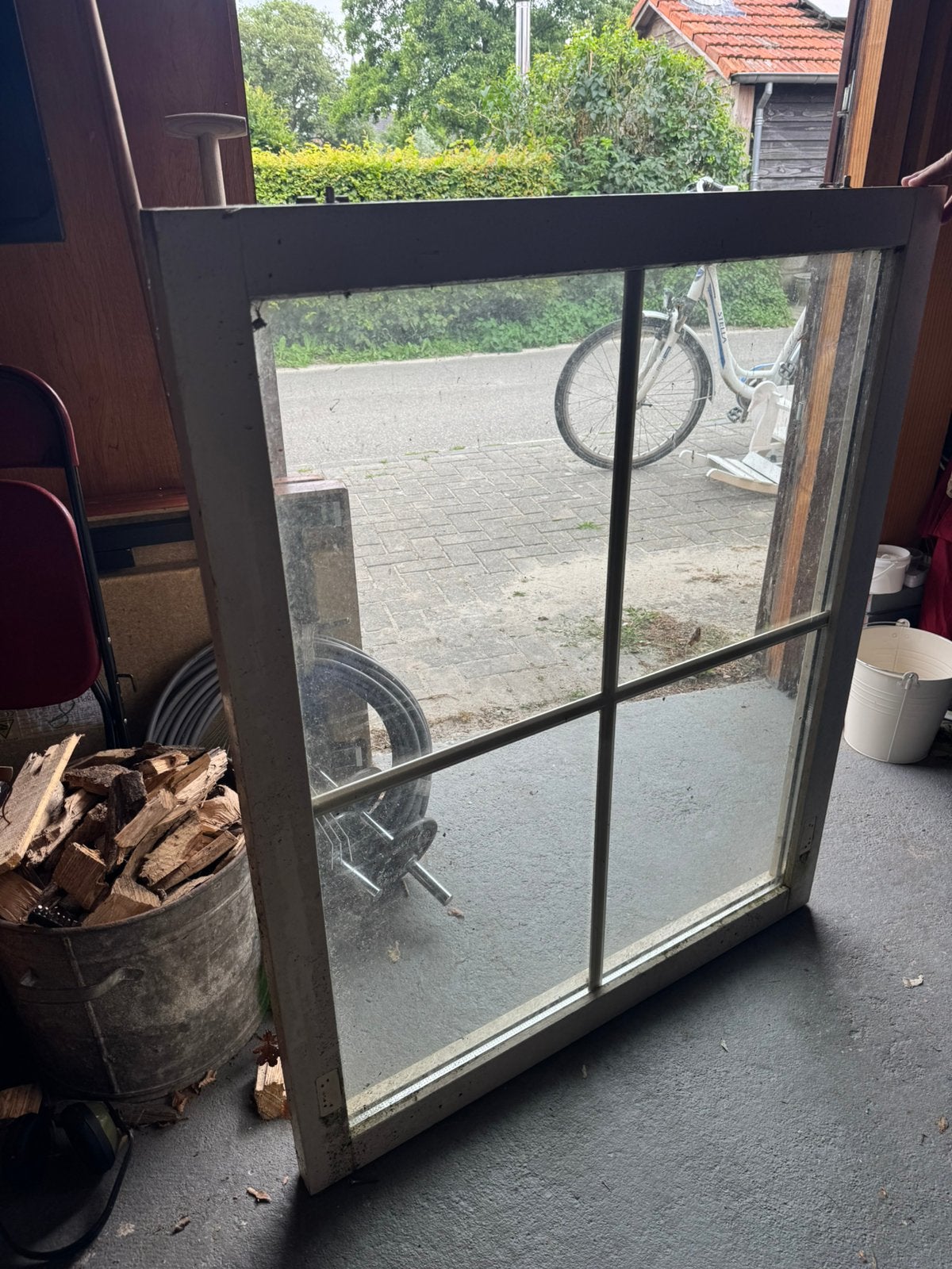 Hardhouten raam met dubbelglas met roede ingebouwd 100x120, Raamkozijn, Zo goed als nieuw, Hout, Ophalen