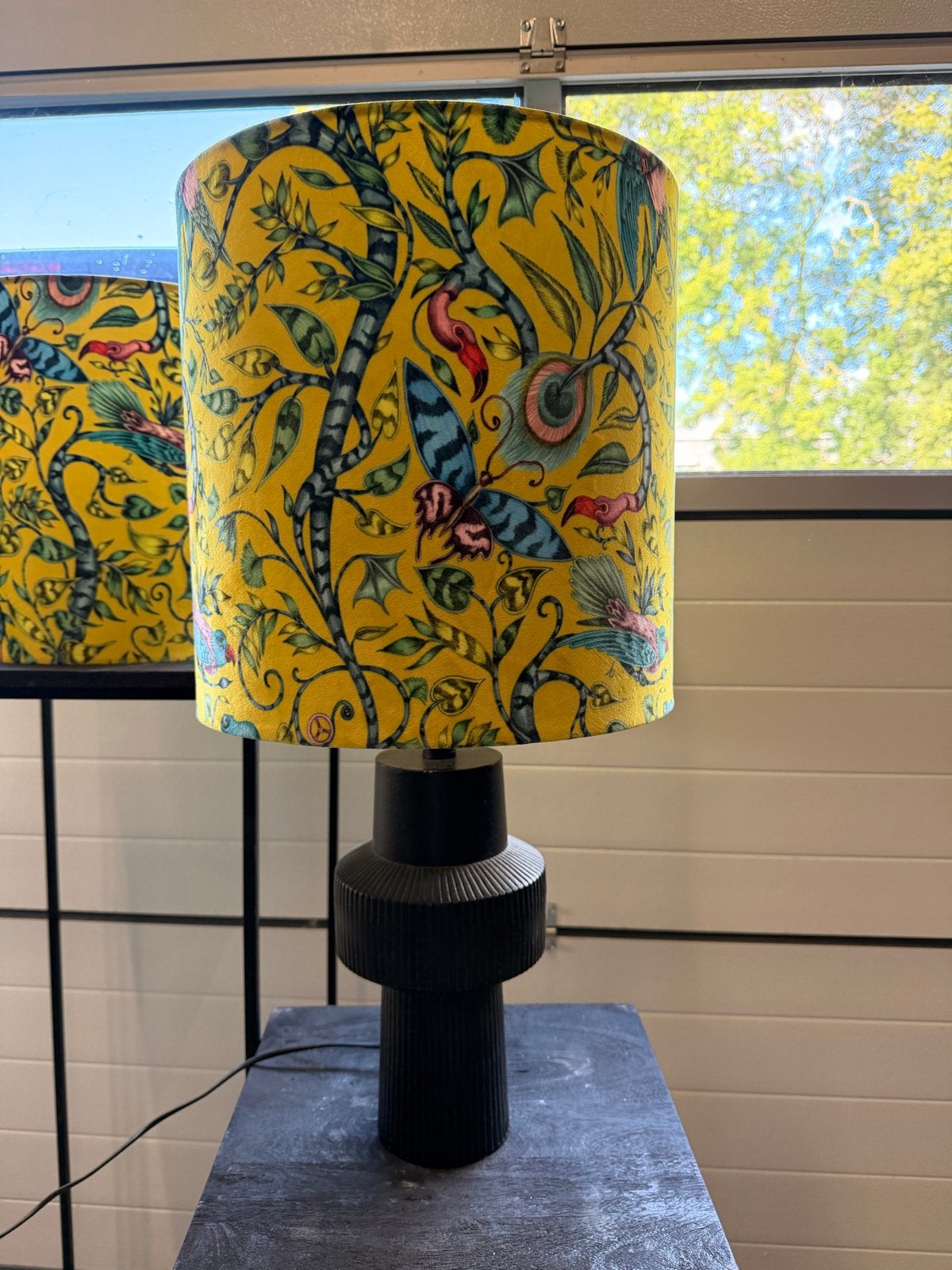 Tafellamp met gele kap, diameter 34,5 cm, hoogte 35 cm, Huis en Inrichting, Ophalen, Gebruikt, Textiel, Geel
