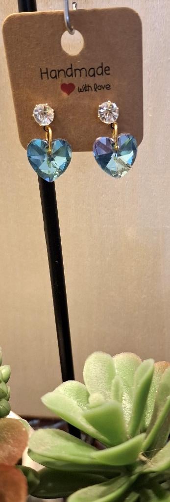 Facet glas hart kralen oorbellen goudkleurig., Sieraden, Tassen en Uiterlijk, Oorbellen, Ophalen of Verzenden, Nieuw, Blauw, Glas