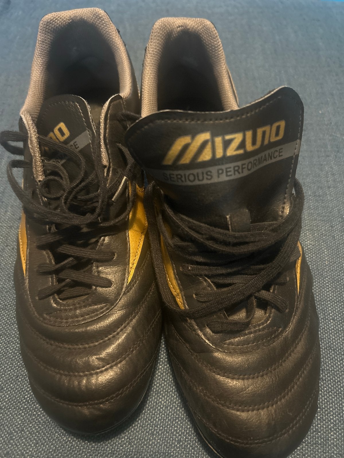 Mizuno voetbalschoenen maat 42- Gebruikt met lichte schade, Maat XS of kleiner, Ophalen of Verzenden, Gebruikt, Schoenen