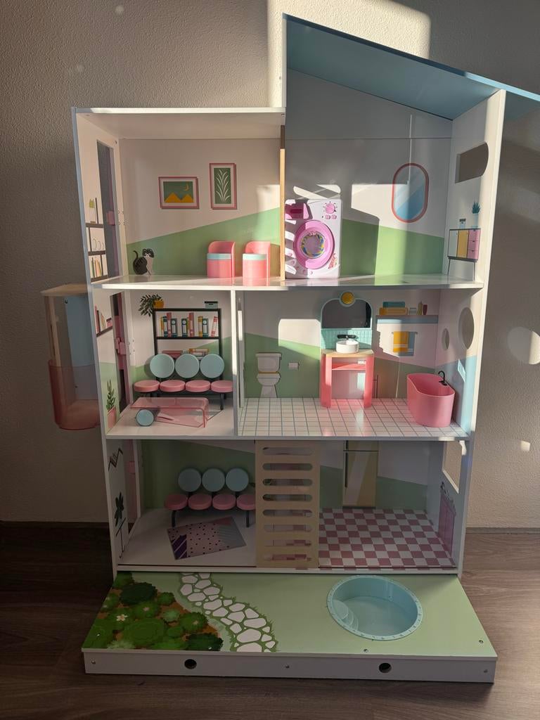 Barbie Poppen huis met heel veel accessoires., Ophalen, Zo goed als nieuw, Barbie