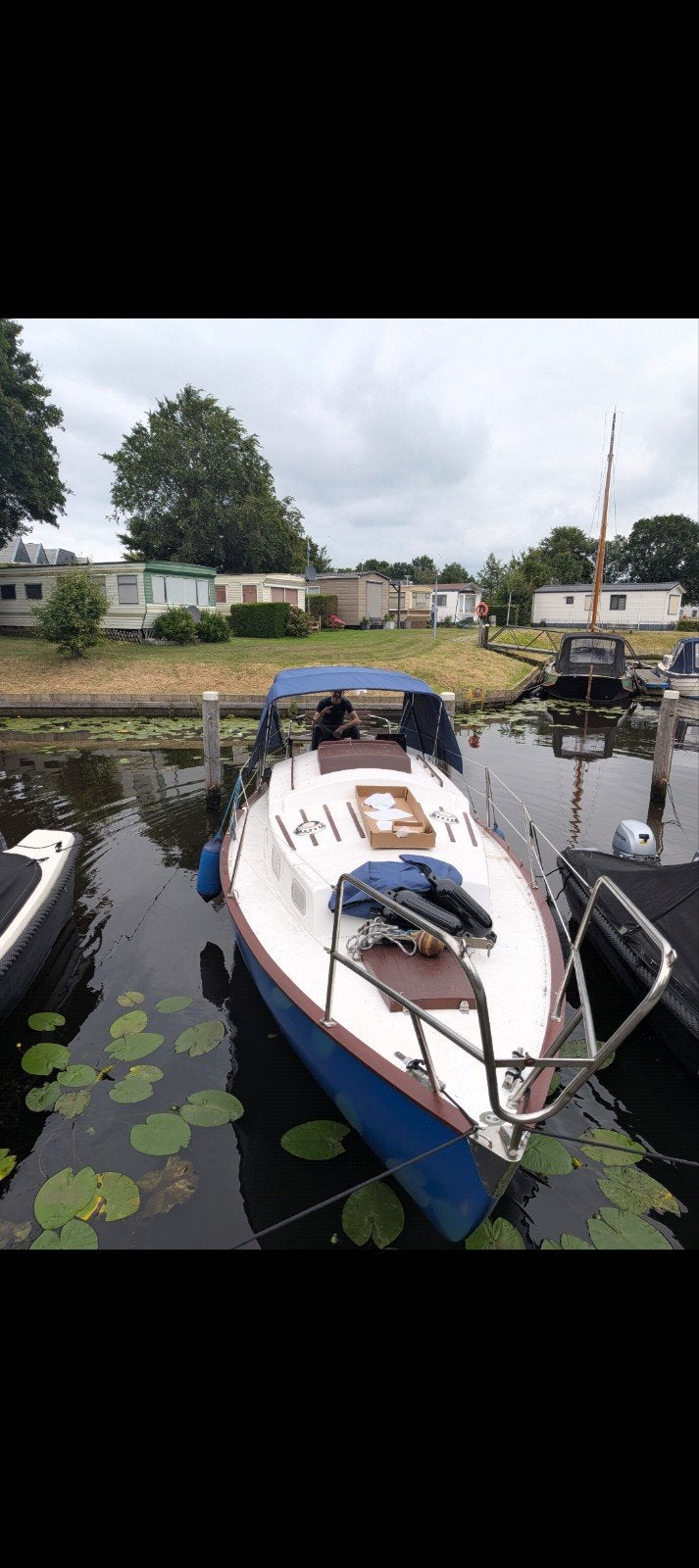 Leuke motorboot met 6pk Tohatsu motor en 4 slaapplekken, Overige merken, Gebruikt, Kajuitboot, Biminitop