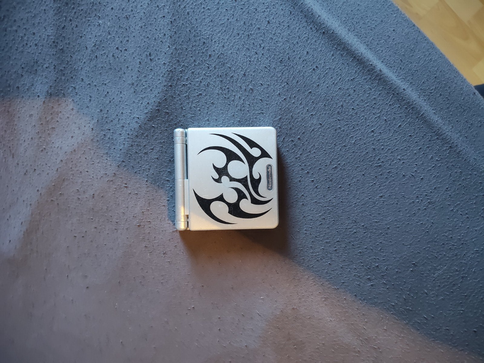Krasvrije Gameboy Advance SP Tribal, Spelcomputers en Games, Ophalen, Zo goed als nieuw, Game Boy Advance SP, Met games