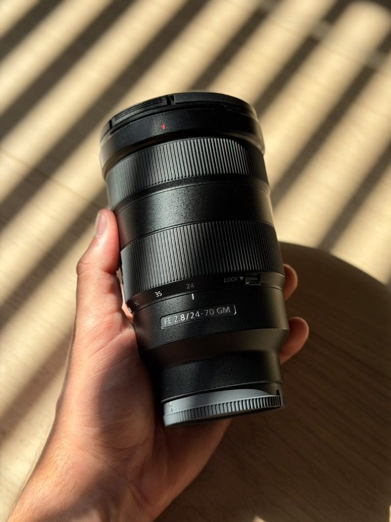 Sony FE 24-70mm f/2.8 GM I (SEL2470GM) + tas en zonnekap, Sony E-mount, Sony, Zo goed als nieuw, Standaardlens
