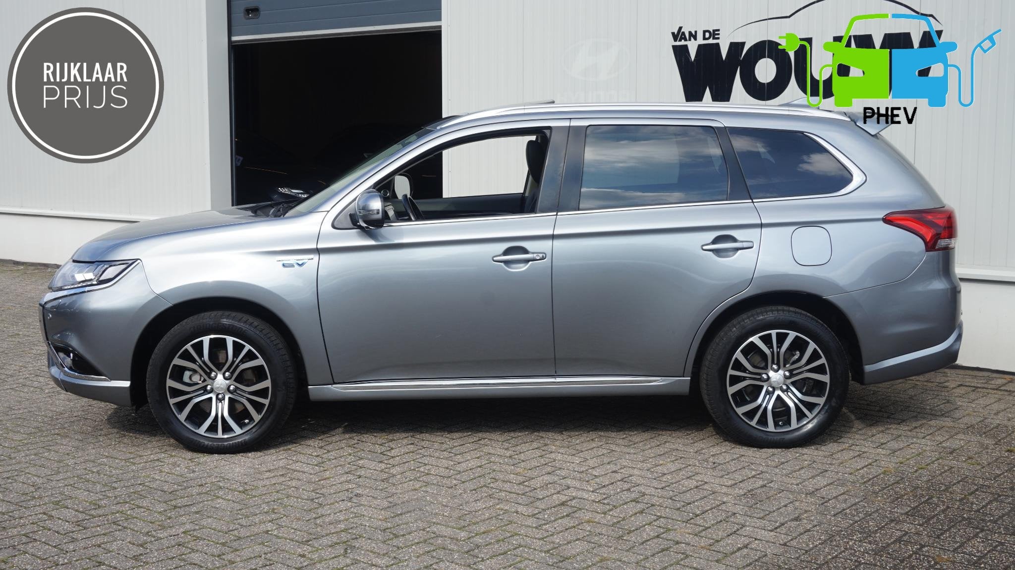 Mitsubishi Outlander 2.4 PHEV Intense+ Afn. Trekhaak | Elekr, Auto's, Automaat, 4 cilinders, 120 €/maand, Bedrijf