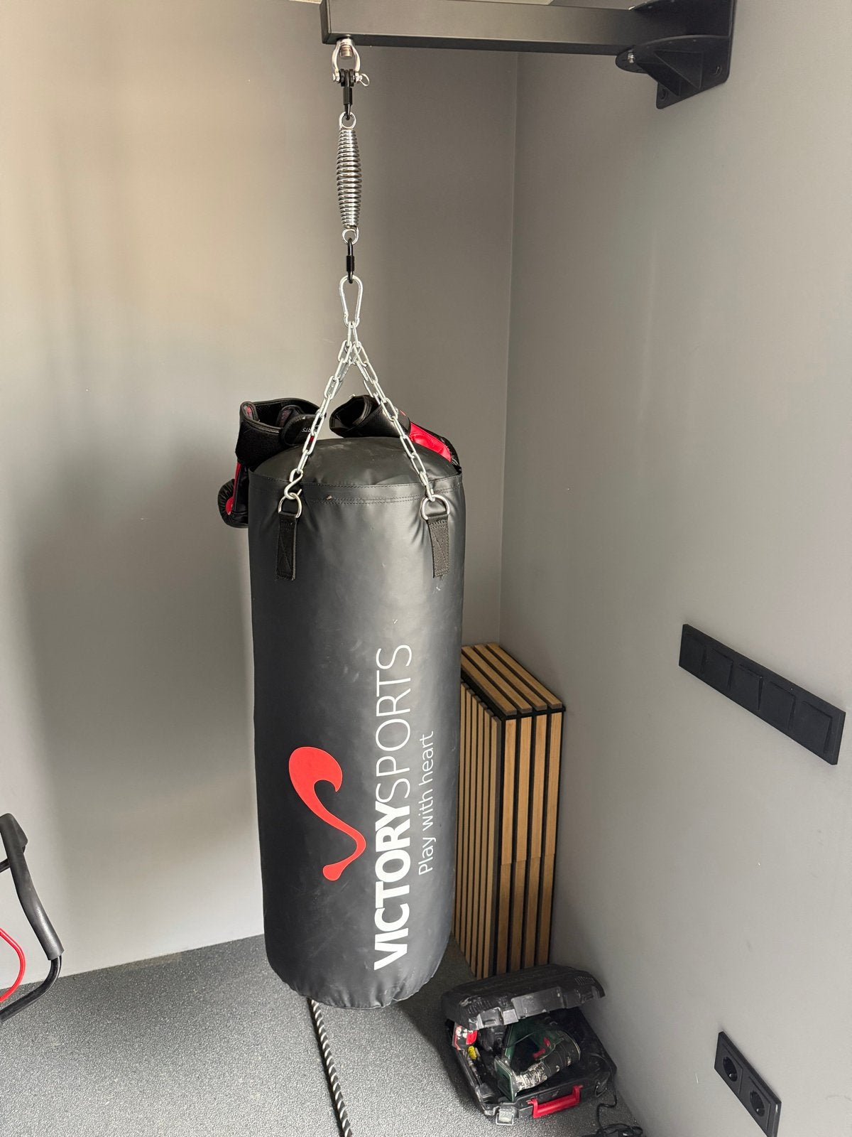 Bokszak met bokshandschoenen en muurbeugel - Victory Sports, Sport en Fitness, Ophalen, Zo goed als nieuw, Bokszak