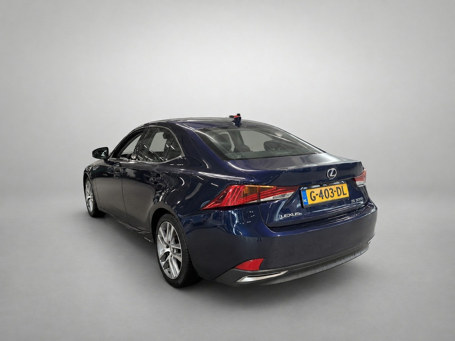 Lexus IS 300h Hybrid Edition 30 | NL-Auto | Schuif- Kantelda, Auto's, Automaat, Achterwielaandrijving, Gebruikt, Blauw