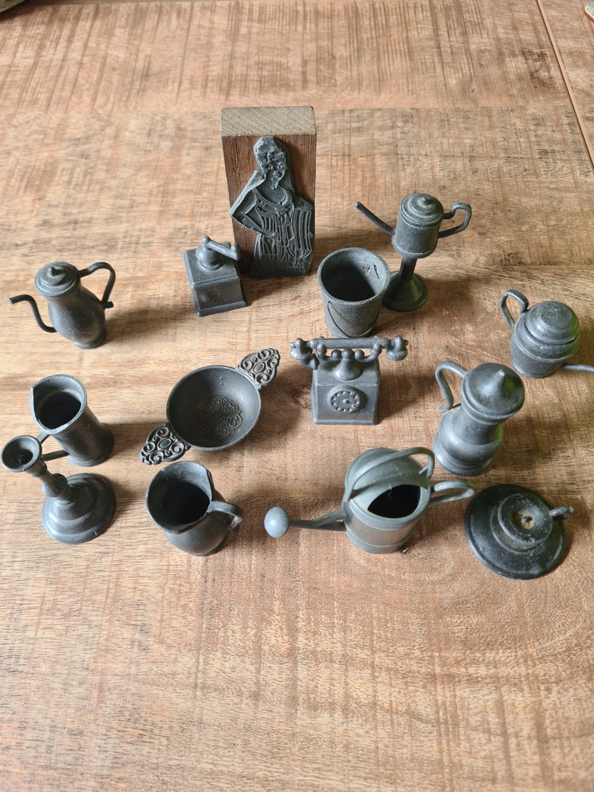 Verzameling van diverse miniatuur beeldjes en objecten, Verzamelen, Ophalen, Gebruikt