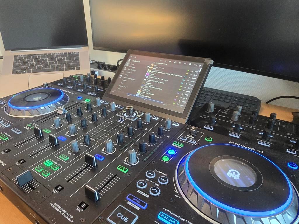Denon Prime 4 Draaitafel + 2TB ssd + Decksaver + Flight case, Muziek en Instrumenten, Dj-sets en Draaitafels, Zo goed als nieuw