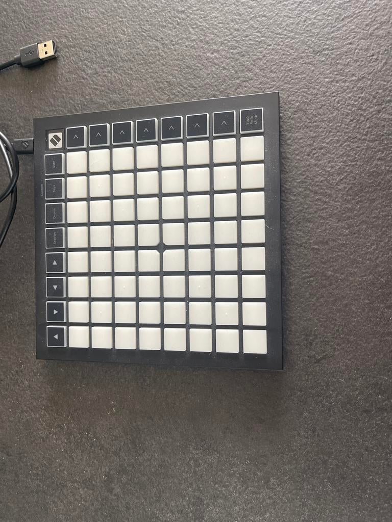 Novation Launchpad Mini MIDI Controller, Muziek en Instrumenten, Midi-apparatuur, Ophalen of Verzenden, Zo goed als nieuw