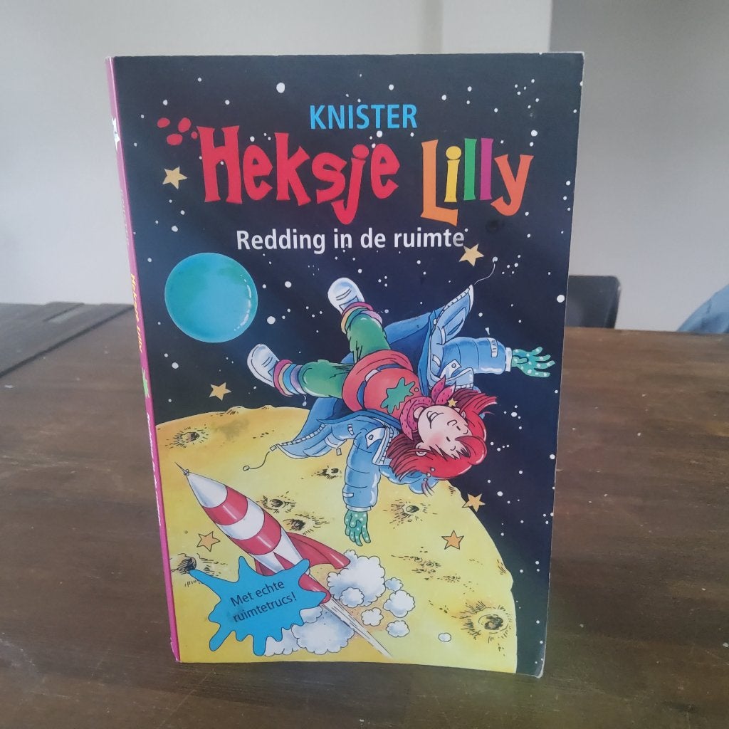 Heksje Lilly, Redding in de ruimte, Boeken, Ophalen of Verzenden, Zo goed als nieuw, Knister, Fictie algemeen