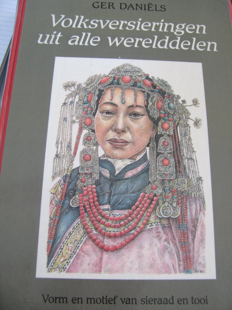 Volksversieringen uit alle werelddelen, Ophalen of Verzenden, Zo goed als nieuw