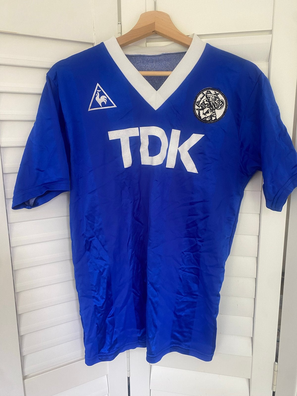 Ajax uitshirt 1984-1985 TDK Le Coq Sportif Blauw Rare, Verzamelen, Shirt, 60/62 avenue de la Liberté, Romilly-sur-Seine, Le Coq Sportive