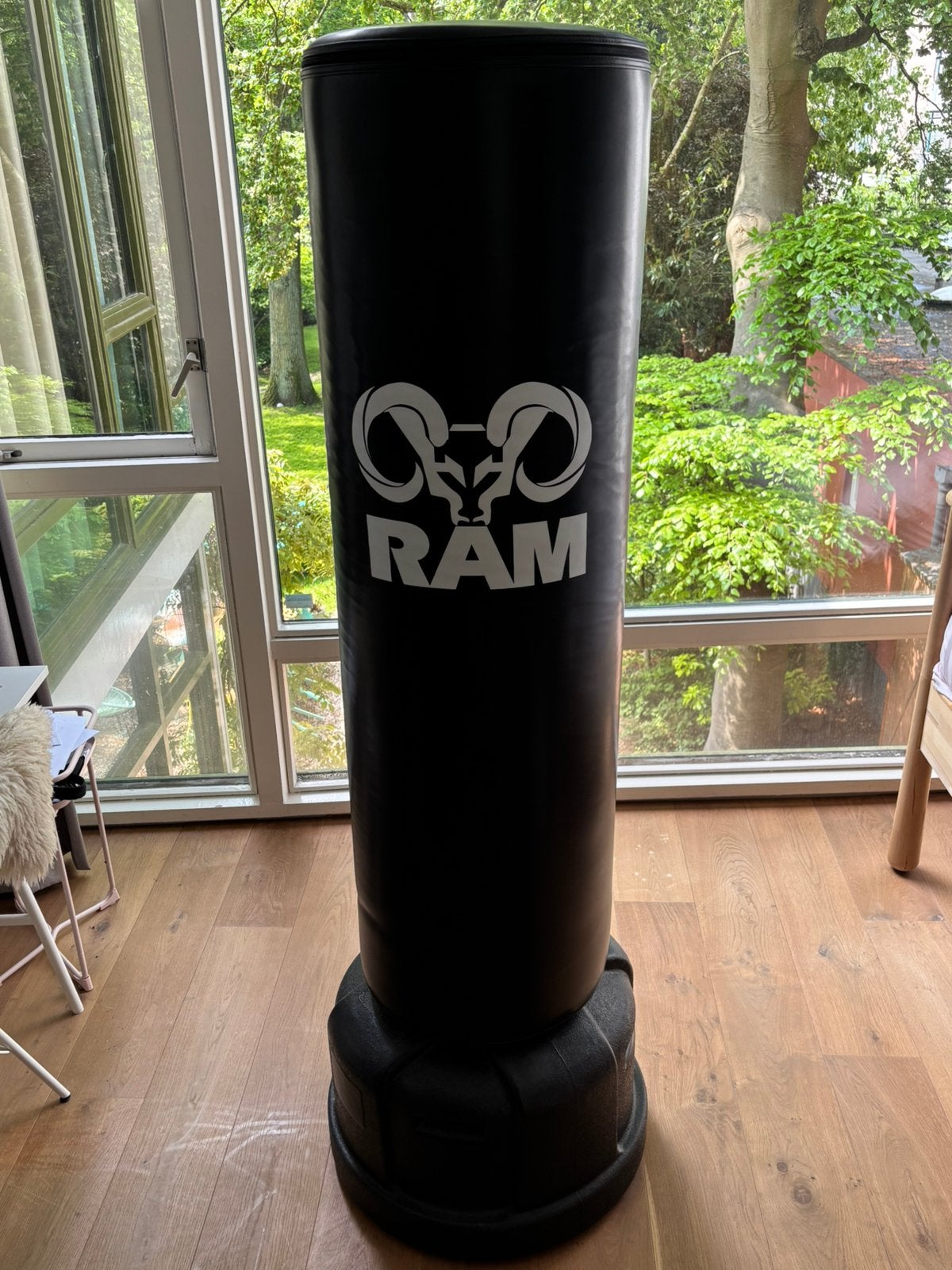 Mooie en stoere staande bokszak van het merk RAM!, Ophalen, Zo goed als nieuw, Bokszak