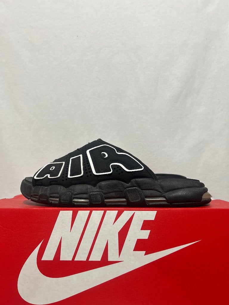 Maat 45 - Nike Air More Uptempo Slide Black Grey Sole