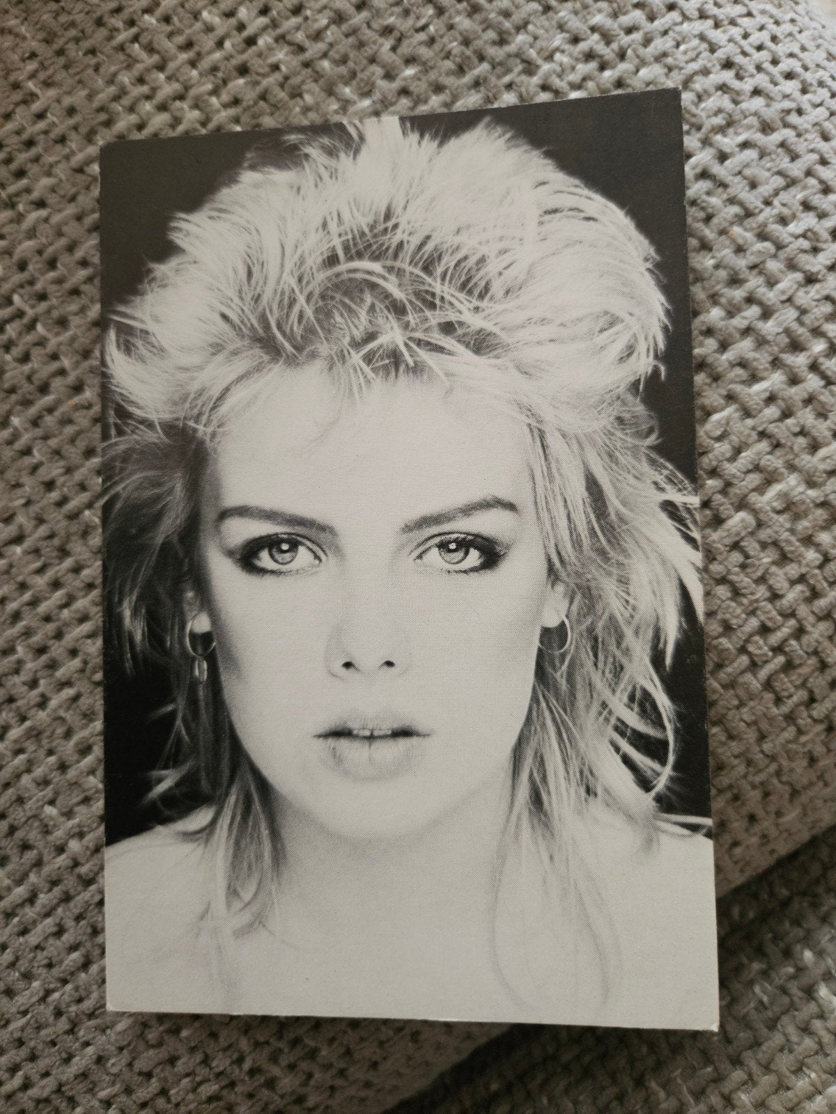 Kim Wilde - Zwart-wit ansichtkaart, Ophalen of Verzenden, 1980 tot heden, Ongelopen