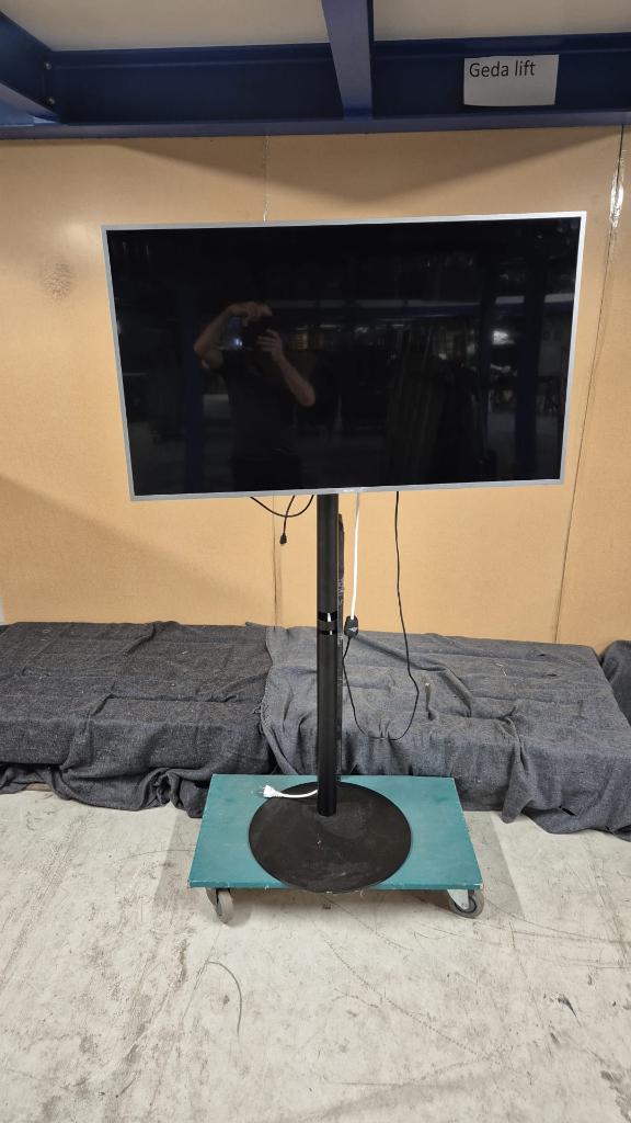 Philips tv (110 x 65 cm) op standaard H170 cm, 1 stuk, Philips, Gebruikt, 50 Hz, Ophalen of Verzenden