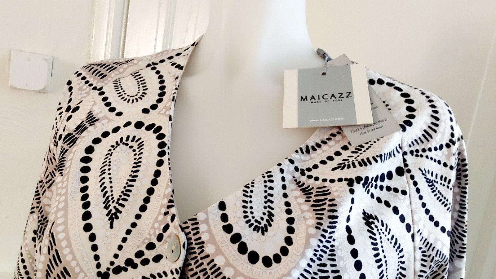 Leuke Maicazz top maat 36 nieuw, Kleding | Dames, Meerkleurig, Onbekend, Ophalen of Verzenden, Lange mouw