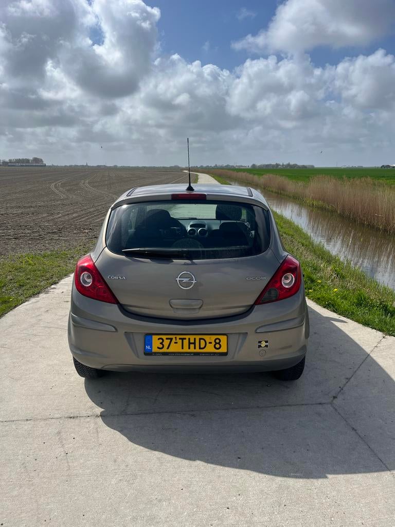 Opel Corsa (Apk tot januari 2027), Auto's, Opel, Voorwielaandrijving, Zwart, Bruin, Origineel Nederlands
