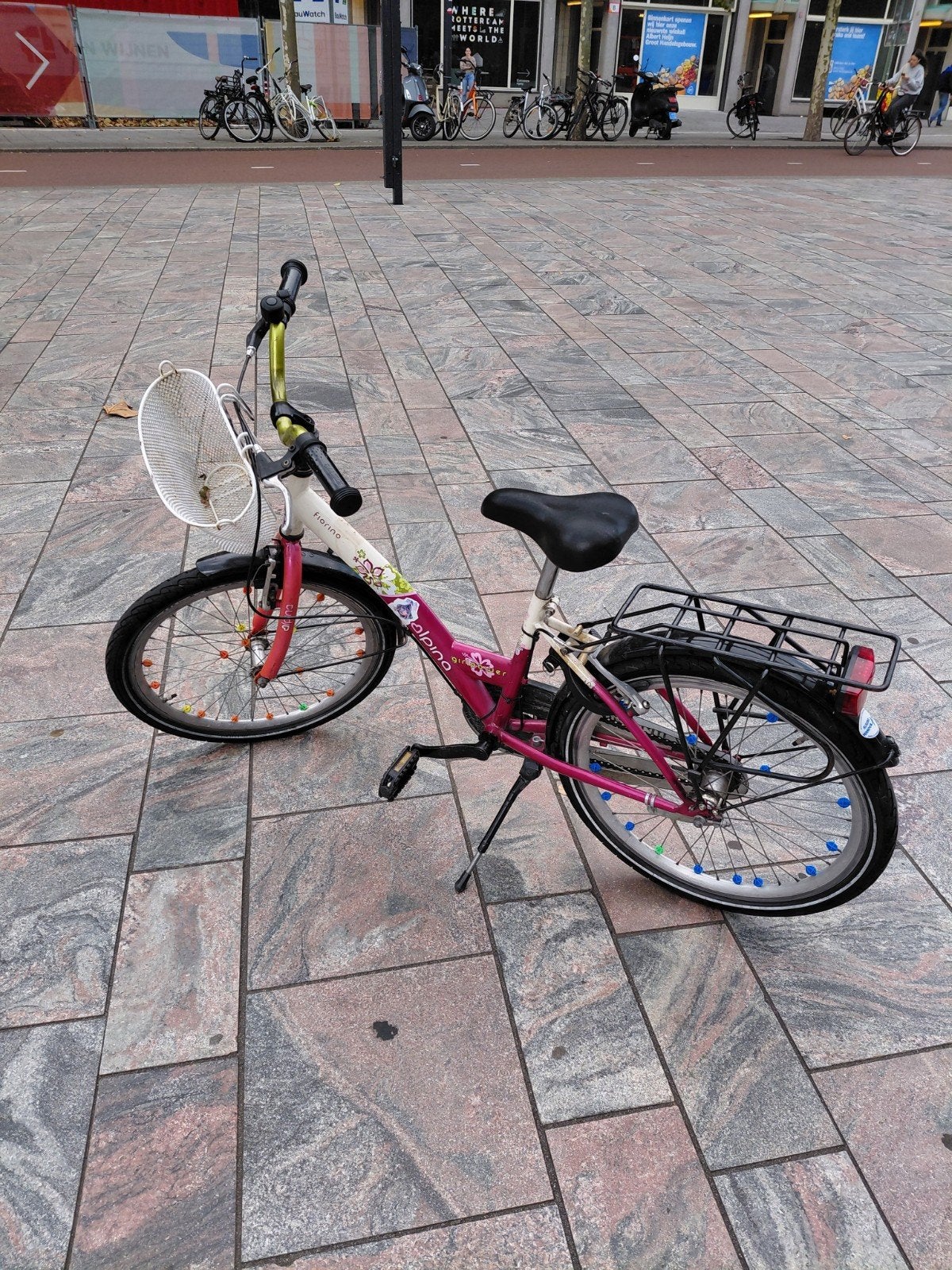 Meisjesfiets 22 inch met mandje en dubbel slot, Fietsen en Brommers, Fietsen | Meisjes, Ophalen, Gebruikt, 22 inch